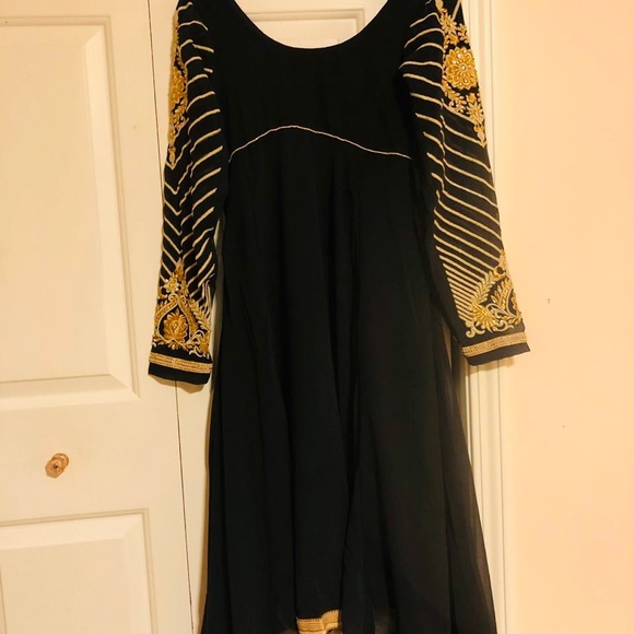 Black and golden indian dress - Picture 3 of 3